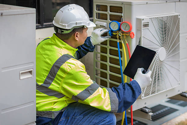 Professional Hvac technician working in Glenpool, OK